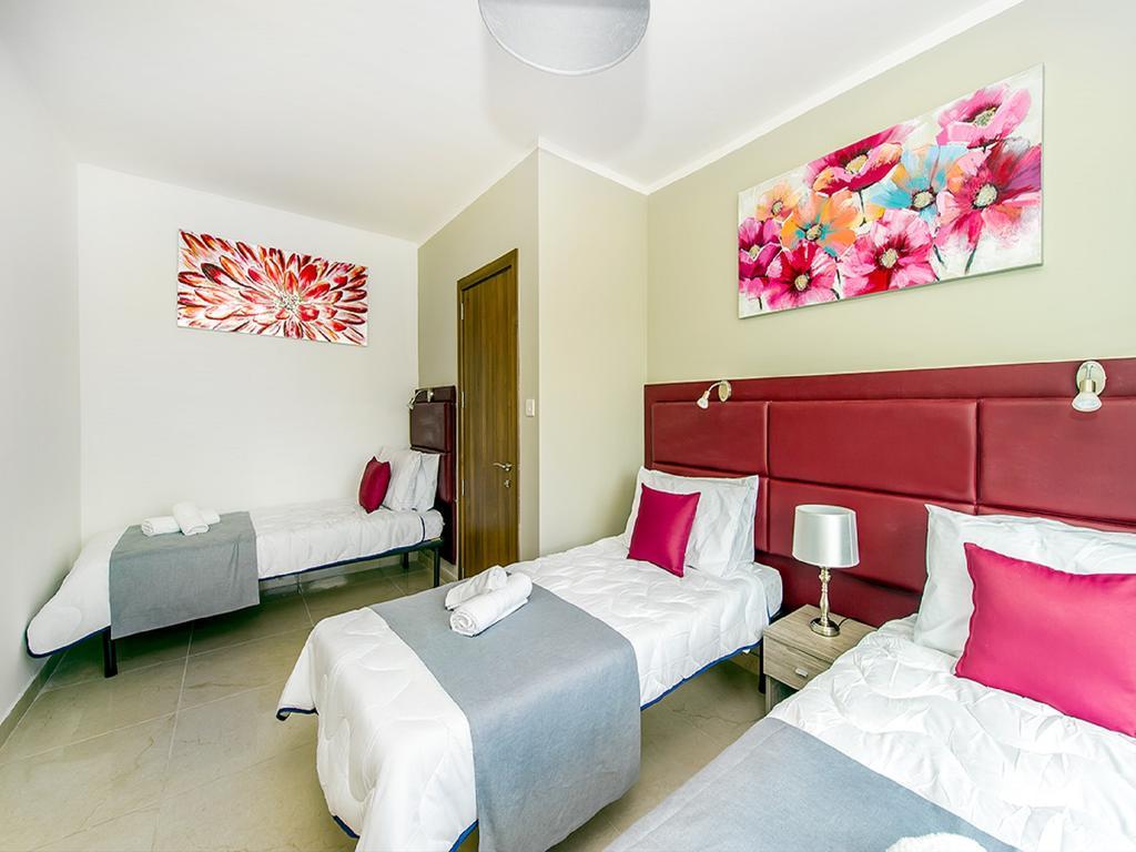 Bayside Apartments Saint Julian's Екстериор снимка